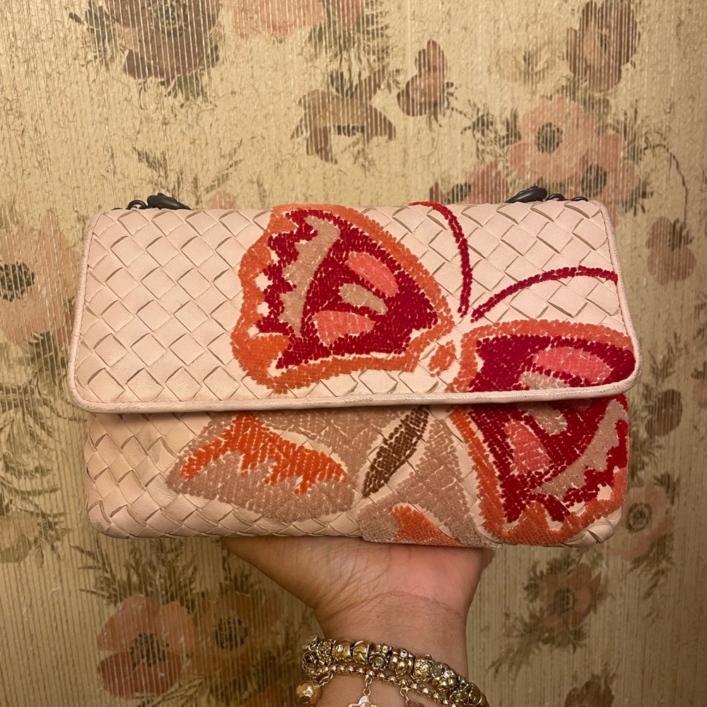 Pretty Bottega butterfly leather shoulder, Crossbody bag asian limited edition